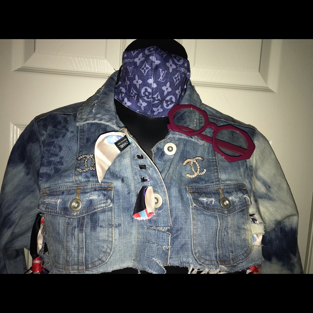 🆕Custom Cropped Distressed Denim Jacket - Picture 3 of 6